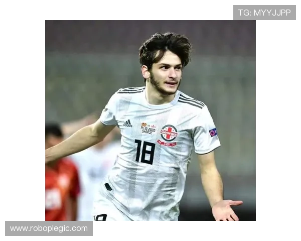 莱奥与克瓦拉茨赫利亚：边锋节奏掌控与技术特点对比