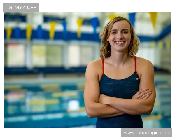 凯蒂·莱德基这生活，训练室像豪宅，外面却像普通邻居家那水壶还没人替换？