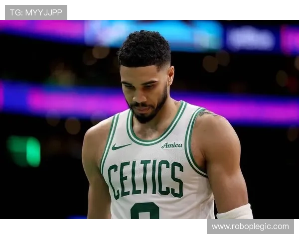 塔图姆无球跑动效率提升，拉开空间能力改变绿军进攻结构