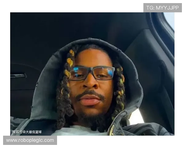 贾·莫兰特今天带了个啥豪车，路人全懵了，像明星出街似的